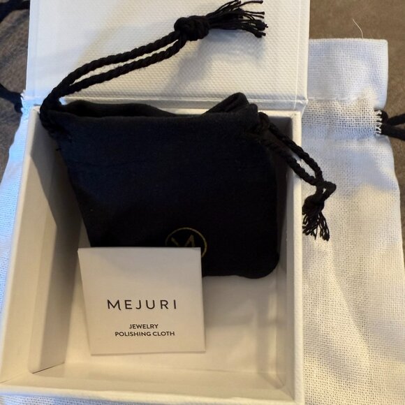 Mejuri Gift Bag, Jewelry Box, Jewelry Pouch, Cleaning Cloth - Picture 2 of 5